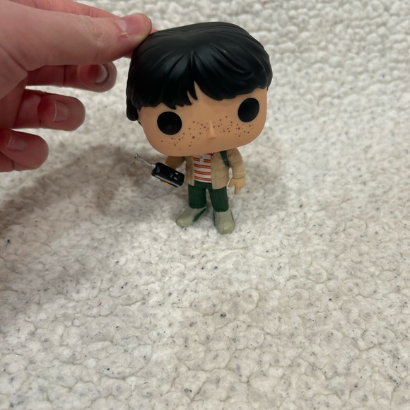 Funko POP! #423 Stranger Things Mike with Walkie Talkie - Picture 3 of 9